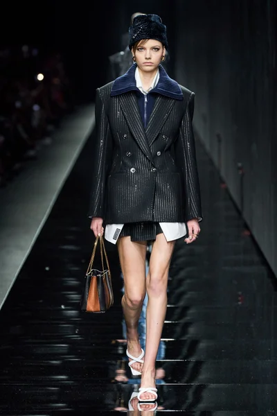 Look 48